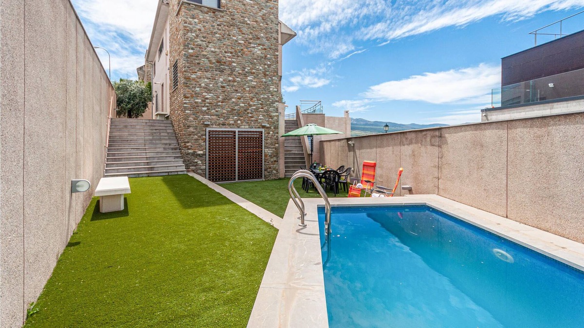 Bola de Oro House | 5 bedroom accommodation in Granada