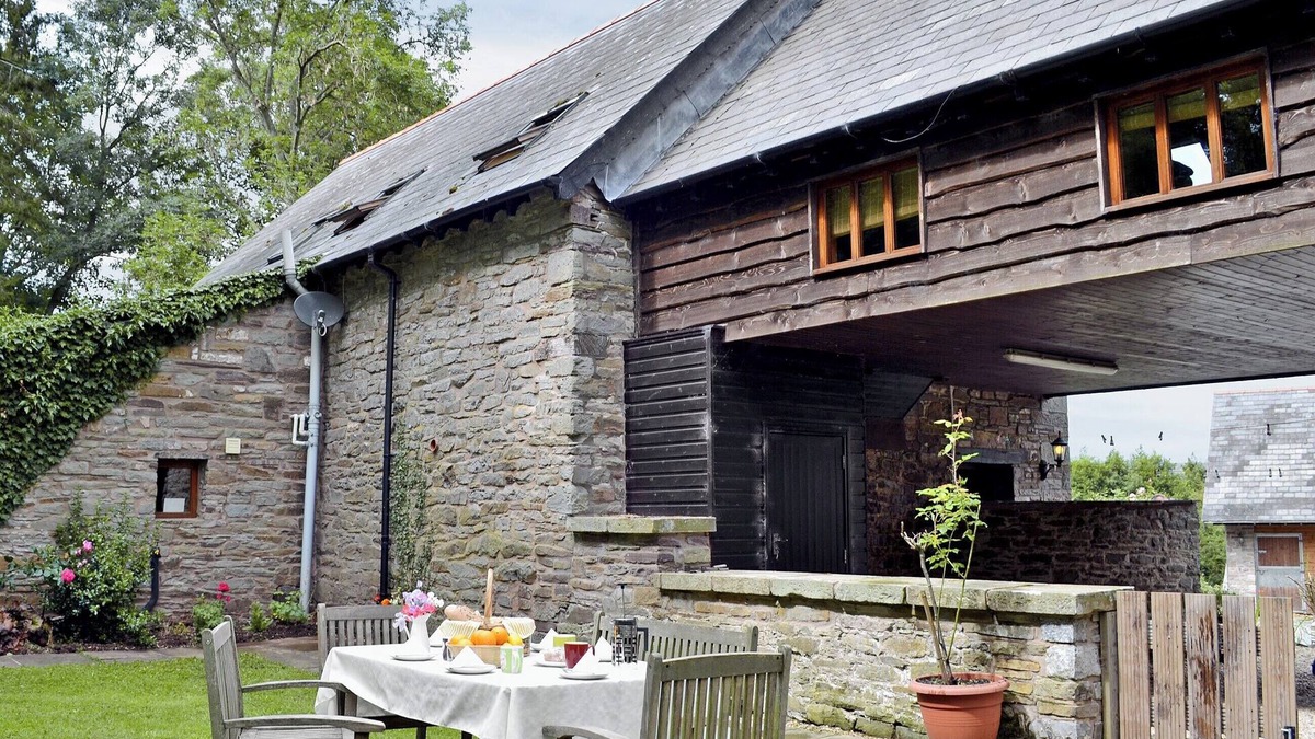 Three Cocks Cottage | 5 bedroom accommodation in Three Cocks, near Hay-on-Wye