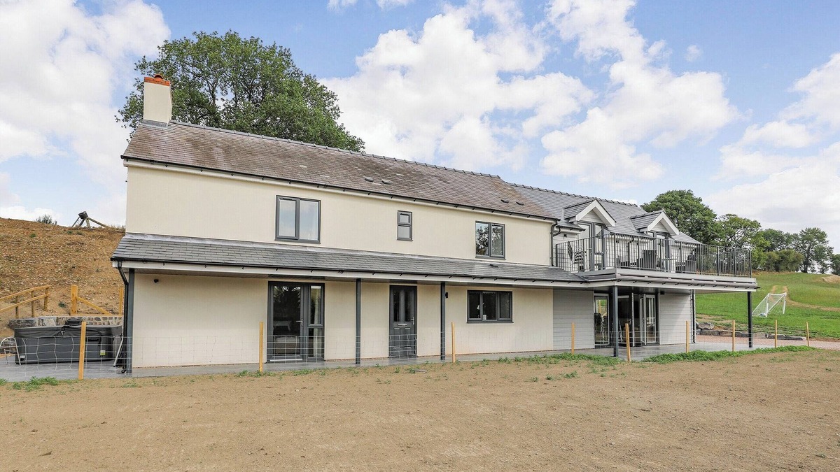 Meifod Cottage | 5 bedroom accommodation in Meifod