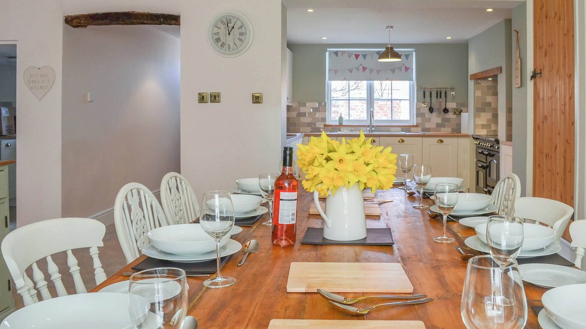 Muston Cottage | 5 bedroom accommodation in Muston, near Filey