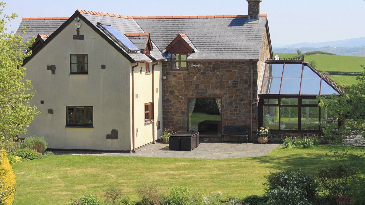 Newtown Cottage | 5 bedroom accommodation in Aberhafesp, near Newtown