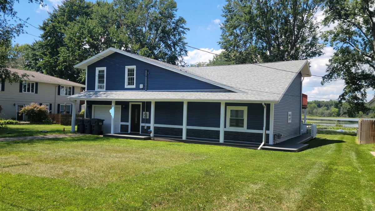 Scotts House | 5-Bedroom All-Sports Lake Retreat: Hot Tub, Wi-Fi, Fire Pit, Kayaks