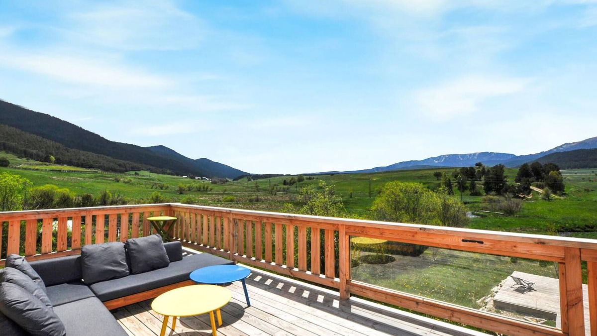 Real House | 5 bedroom amazing home in Réal