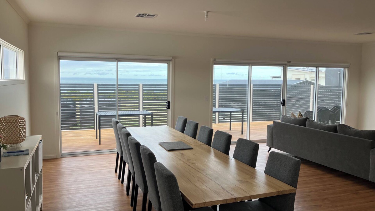 Warrenben House | 5 bedroom beachside house with ocean views in Marion Bay