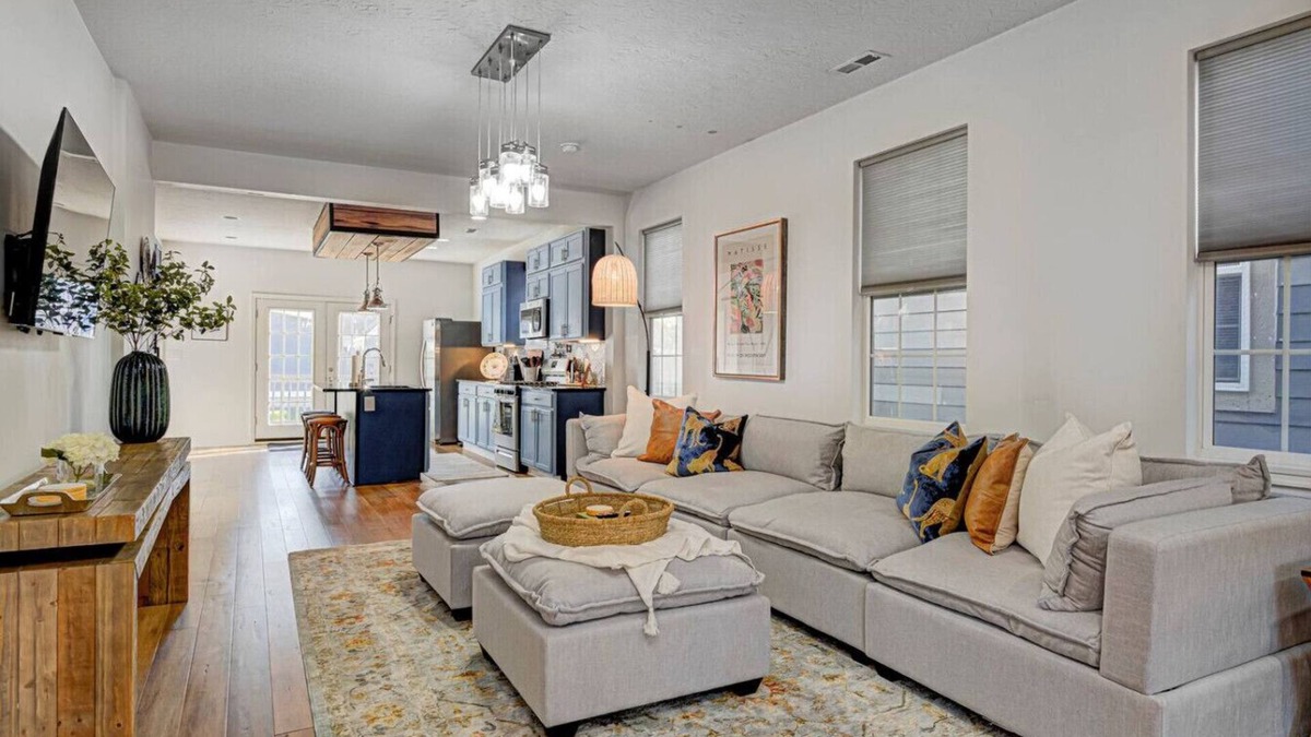 Indianapolis Apartment | 5 Bedroom Bungalow Sleeps 14 BigYard Grill Firepit