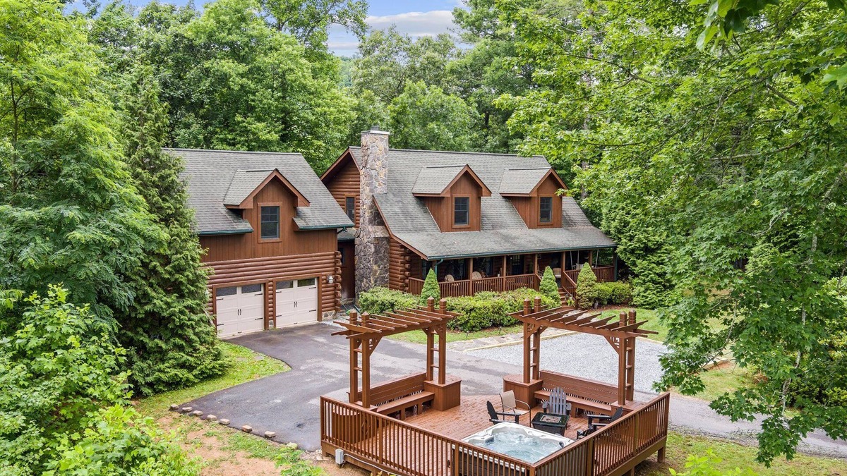 Waynesville Cabin | 5-bedroom cabin 15 minutes from Great Smoky Mountains National Park