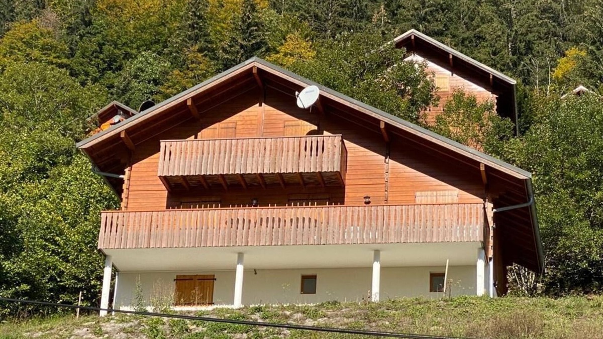 Station de Drouzin le Mont Ski Chalet | 5-bedroom chalet with private sauna and stunning views