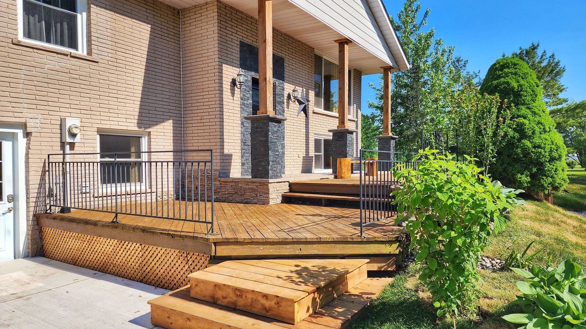 Niagara Falls House | 5 BEDROOM COUNTRY HOME- within 15min drive to the Falls, & Crystal Beach