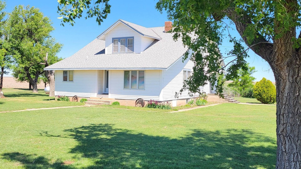 Meade County Other | 5-bedroom farmhouse in the heart of farm & ranch country.