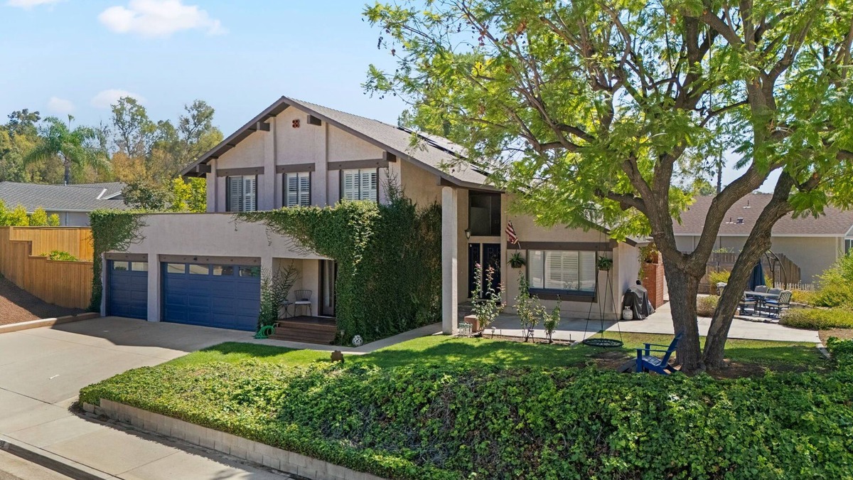 Bonita Other | 5-Bedroom Farmhouse near Country Club