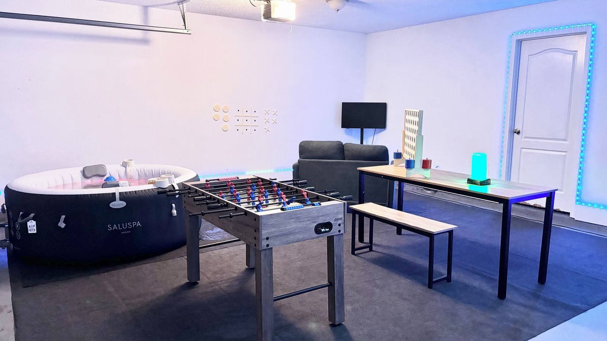 Ellenwood House | 5-bedroom Game House with Gym - Hot Tub - Game Room - Sleeps 12