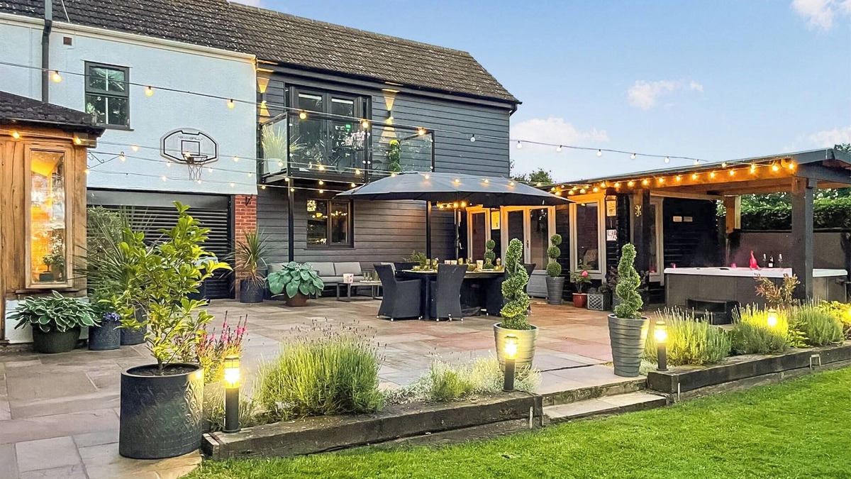 Repps with Bastwick Cottage | 5 bedroom accommodation in Repps with Bastwick