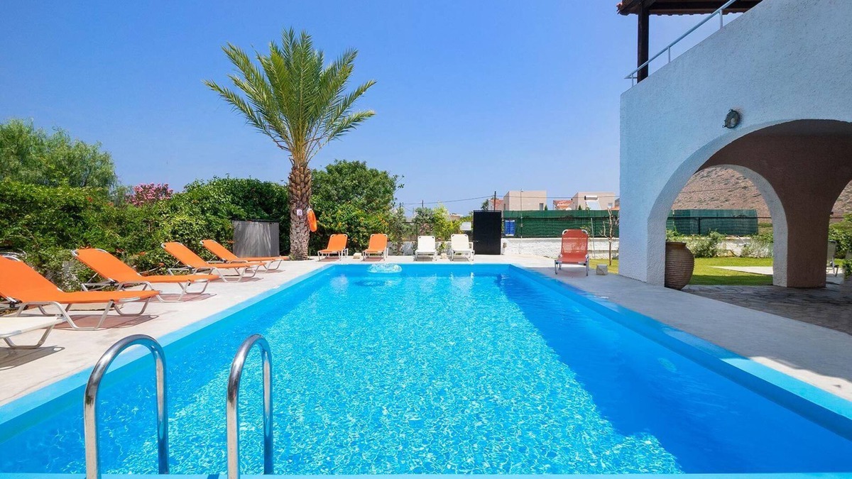 Stavros Villa | 5-bedroom Golden Sea Villa