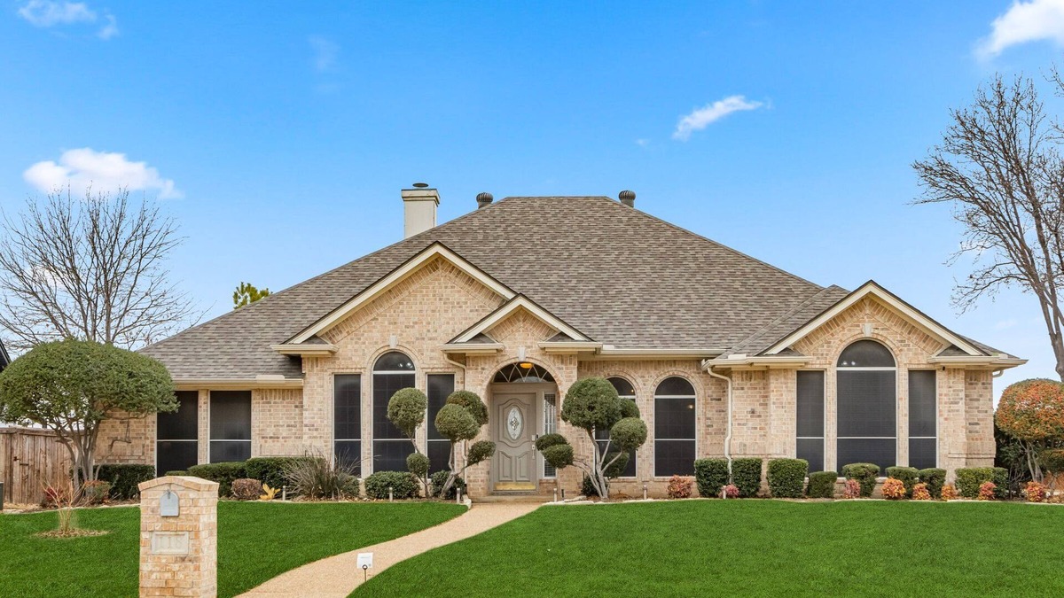 Hurst House | 5 bedroom Home 10.2 miles from DFW Airport and 11.8 miles ATT Stadium