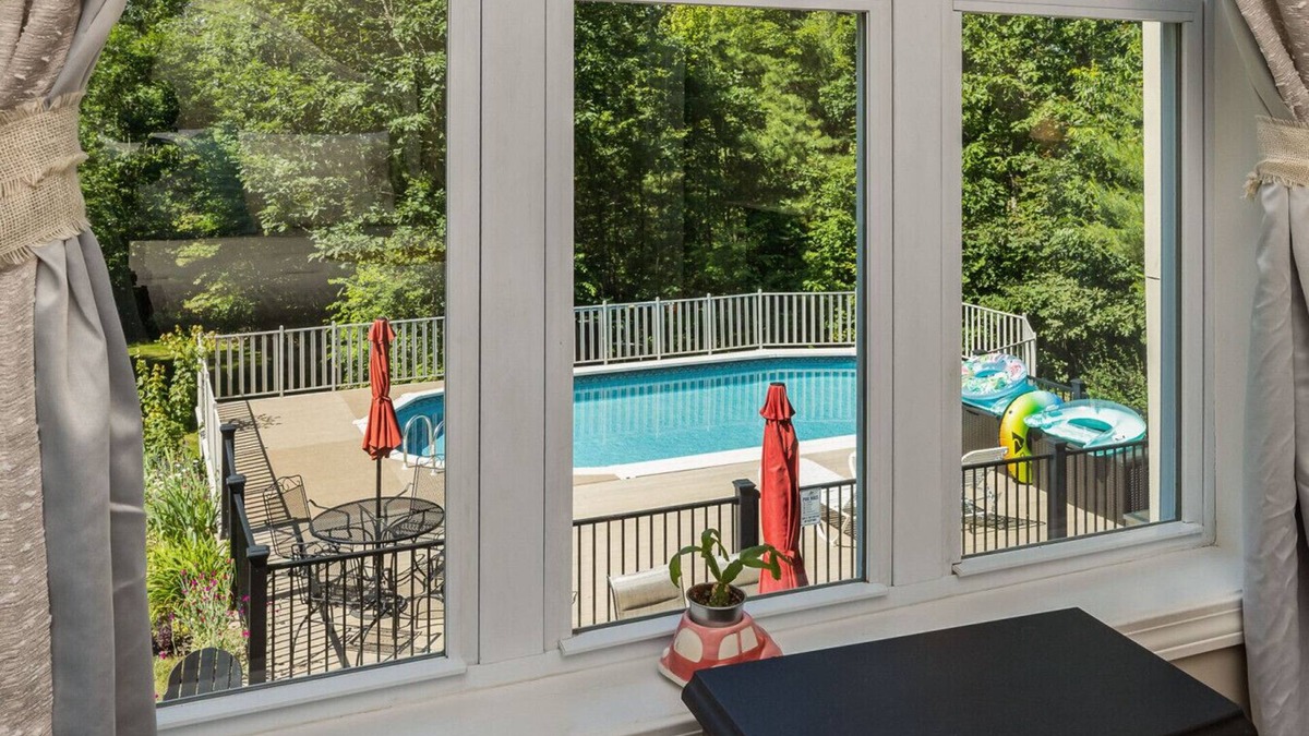 Dover House | 5 Bedroom Home Pool & Hot Tub