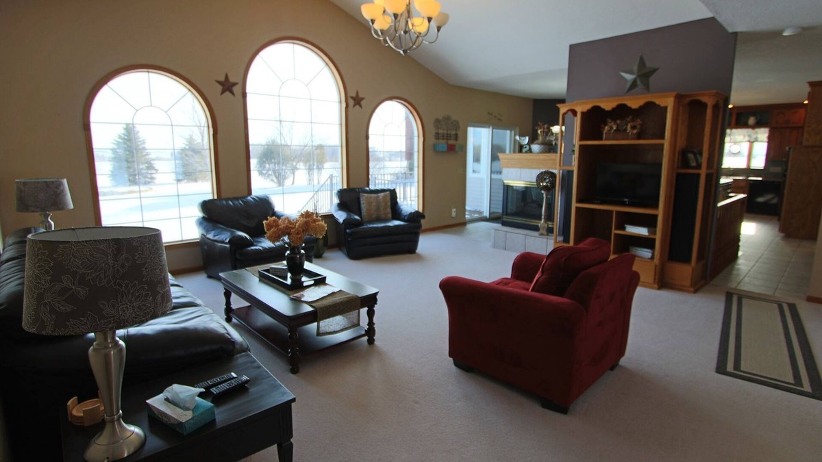 Hutchinson House | 5 bedroom home that sleeps 12 people