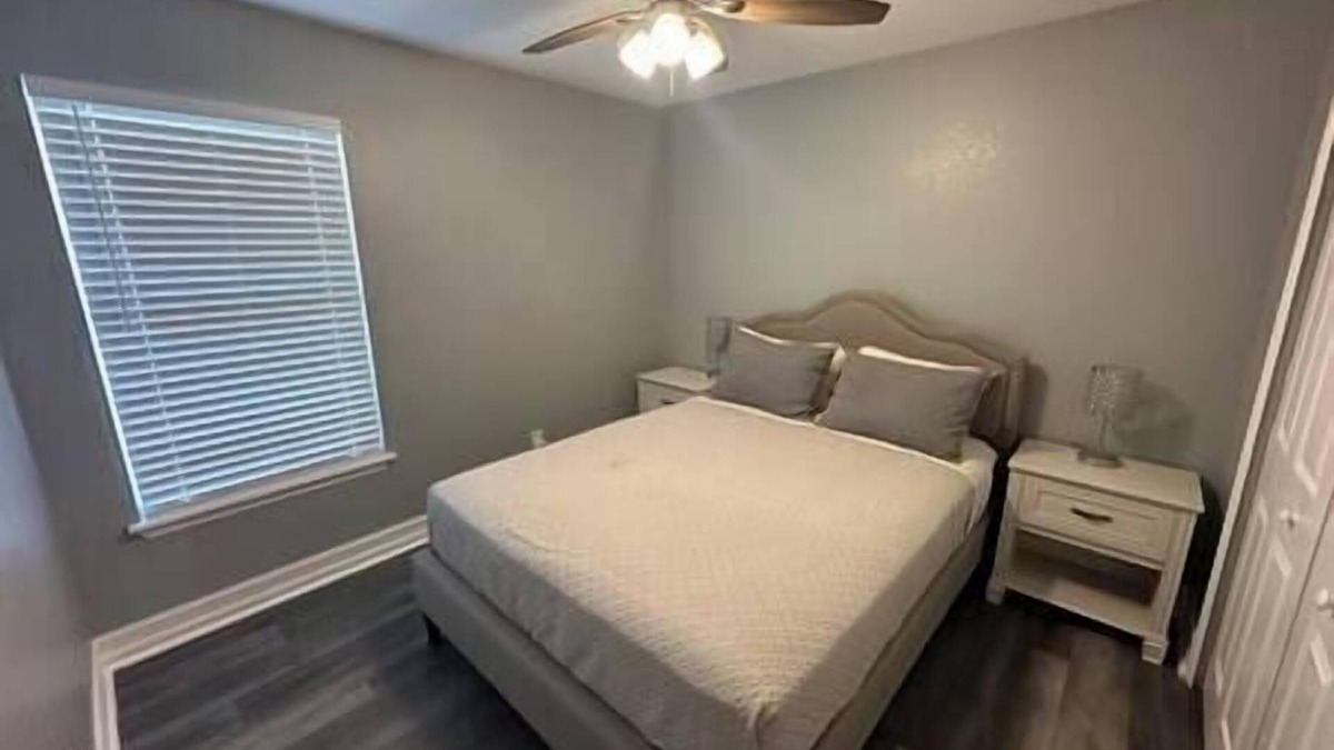 Pelican House | 5 Bedroom house 18mi from Ft Myers Beach.