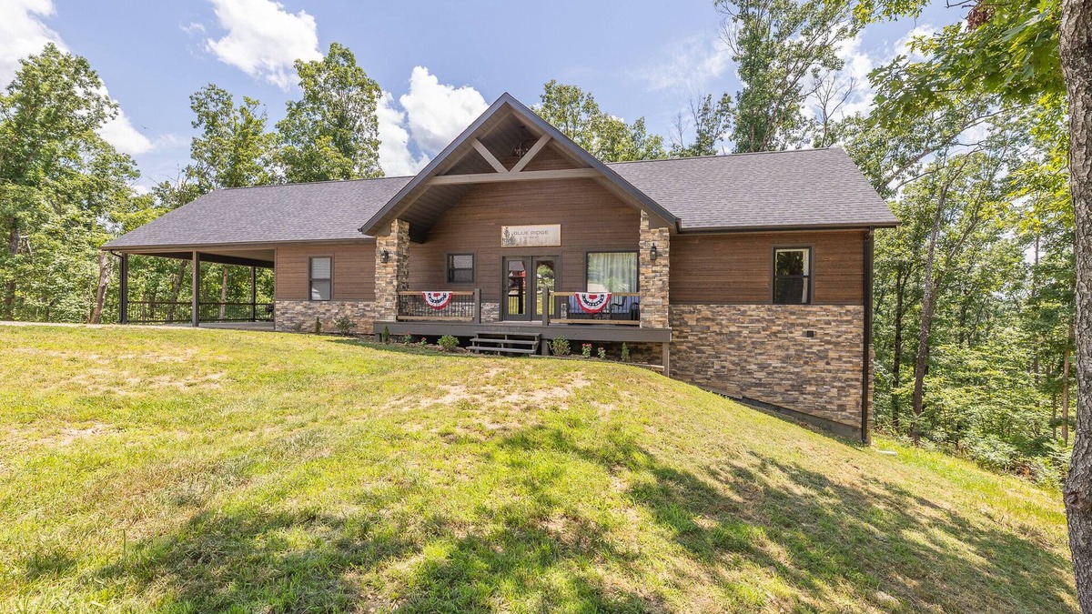 Van Buren House | 5-bedroom house just outside of Big Spring-Ozark National Scenic Riverways!