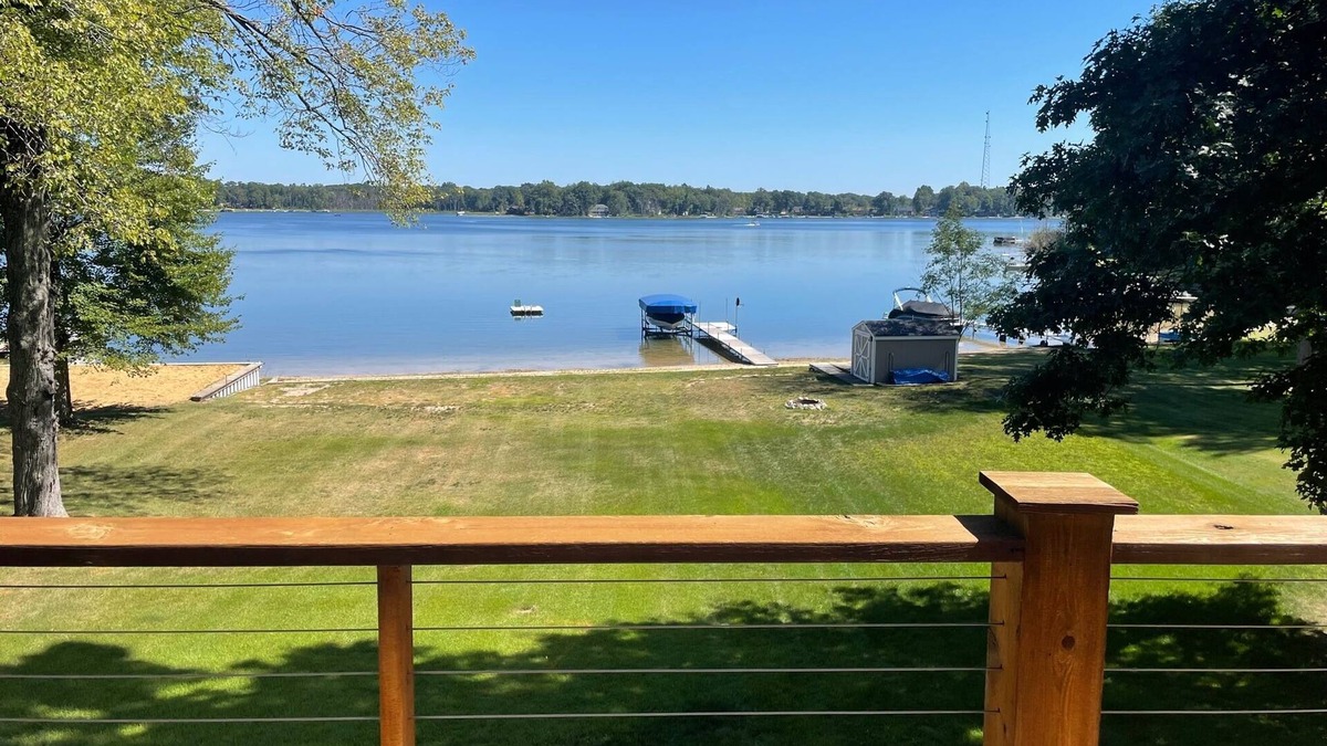 Lawrence House | 5 Bedroom House on All Sport Lake Cora with Dock & Swim Platform that sleeps 12!