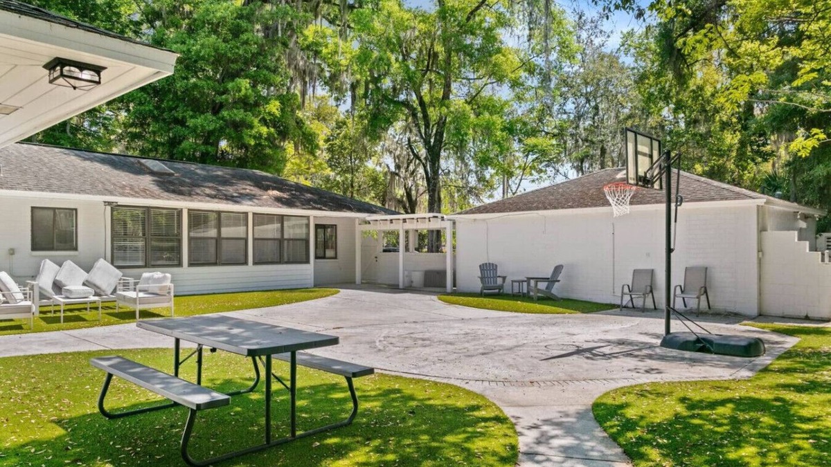 Gainesville House | 5 Bedroom House Walking Distance to UF/Swamp
