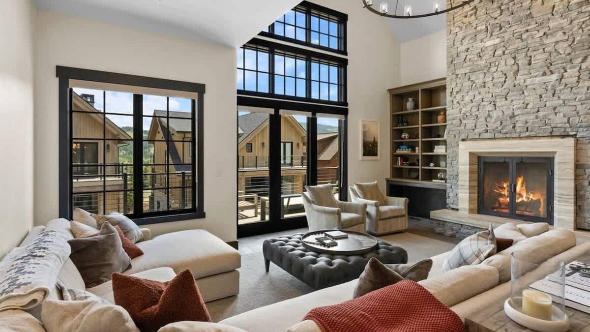 Big Sky House | 5 Bedroom Luxury Hillside Retreat in Big Sky