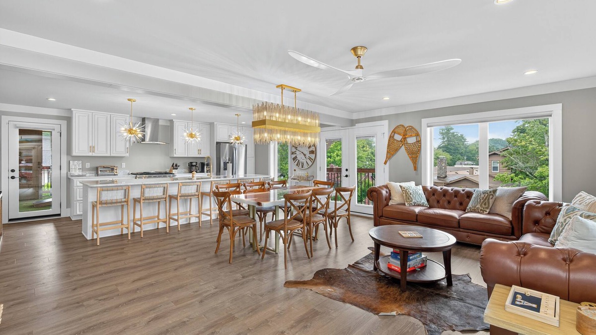 Blowing Rock House | 5 Bedroom Luxury Home located on Main Street in Downtown Blowing Rock!