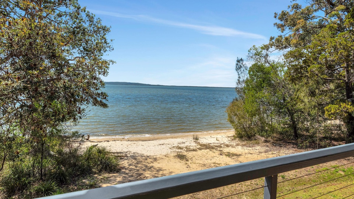 Boreen Point House | 5-Bedroom Oasis with Private Beach.