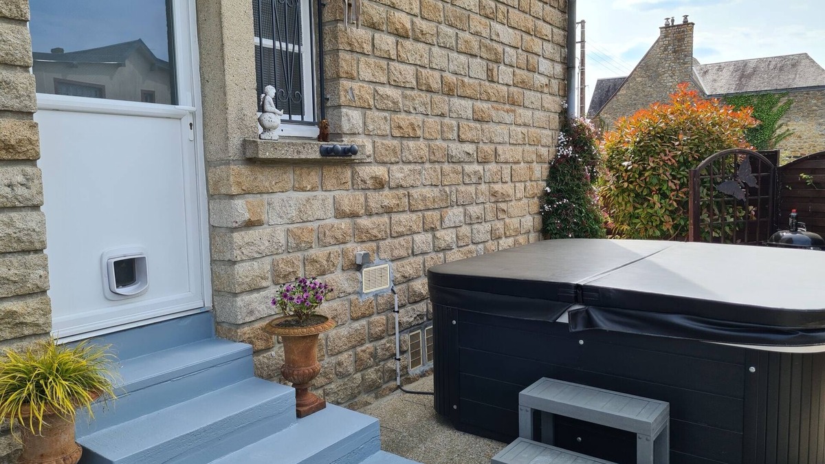 Pontorson House | 5 bedroom townhouse
