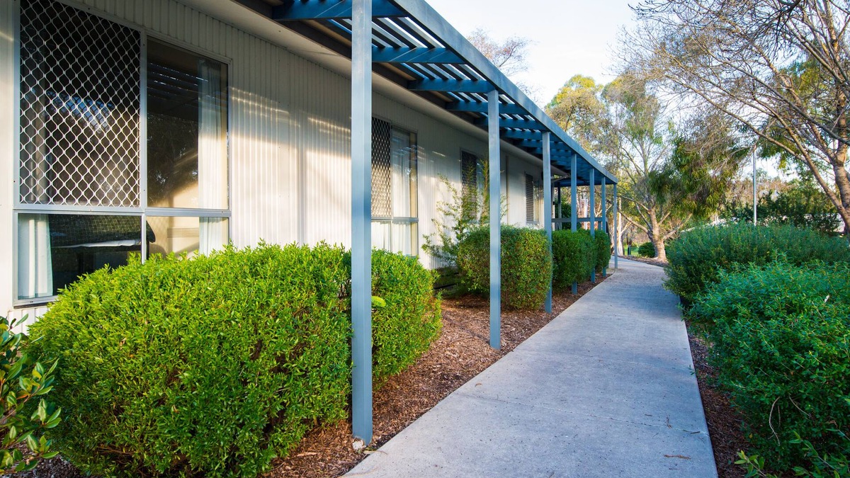 Churchill House | 5 bedroom unit in quiet Churchill location