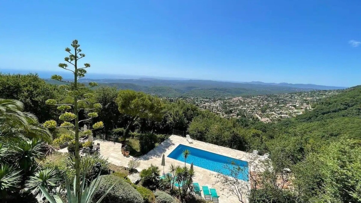 Tourrettes-sur-Loup Villa | 5 bedroom villa with sea view in Tourettes