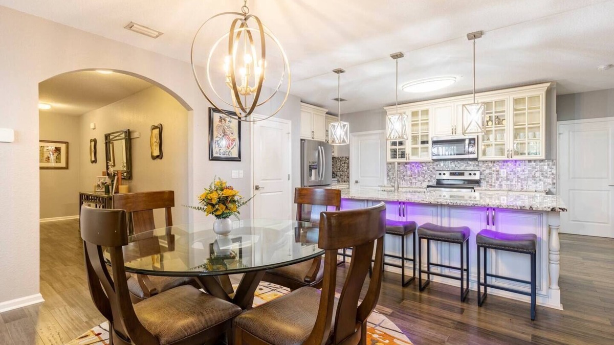 Greenacres House | 5-bedroom vacation home just 5 minutes from Palm Beach International Airport.
