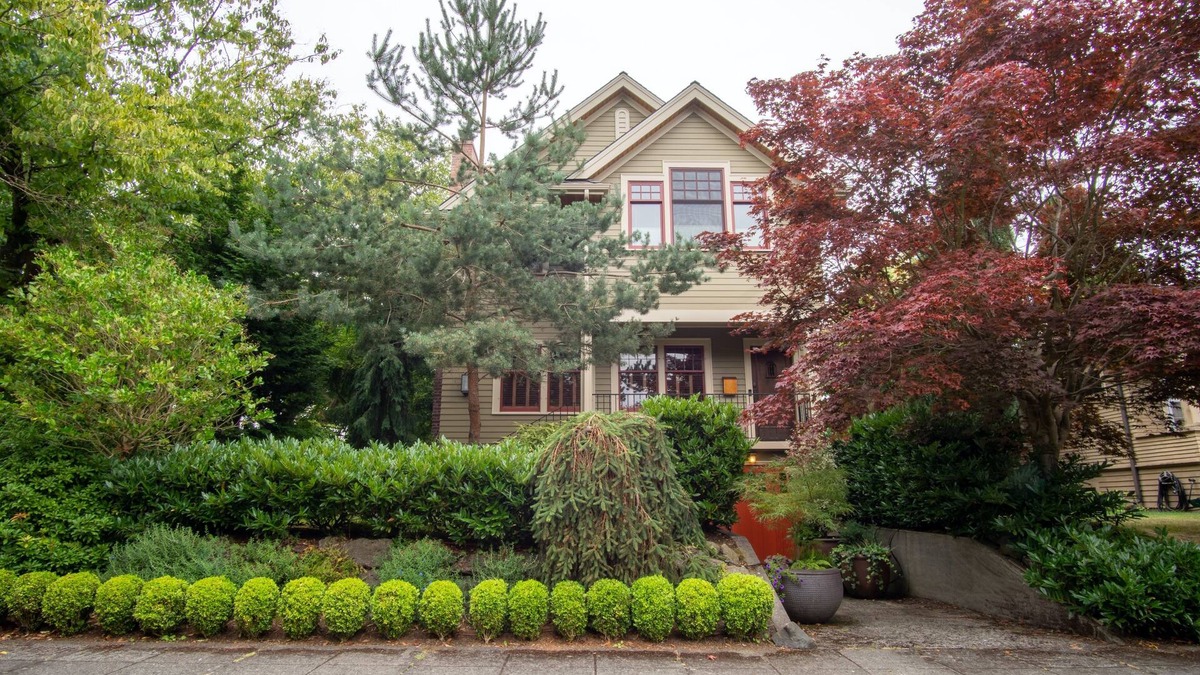 North Queen Anne House | 5-bedroom vacation home just 4 minutes drive to Seattle Cruise Ship Terminal 91