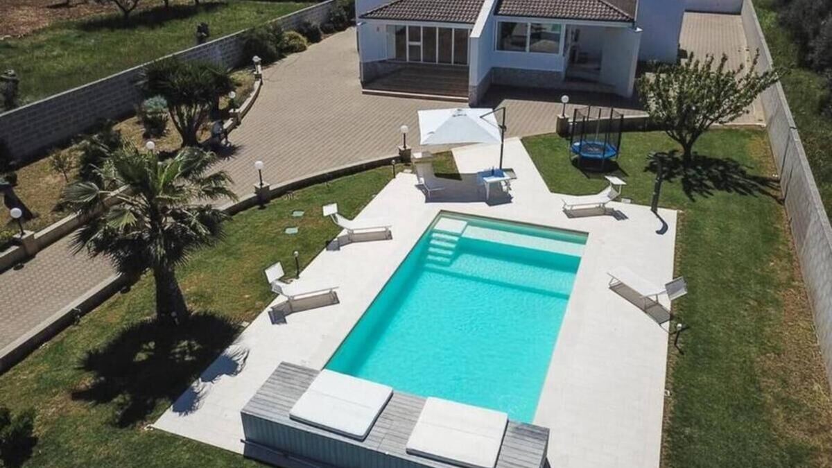 Parabita Villa | 5 Bedroom Villa in Parabita