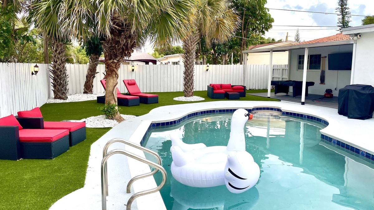 Highland Lakes Villa | 5 Bedroom Villa in the heart of Aventura