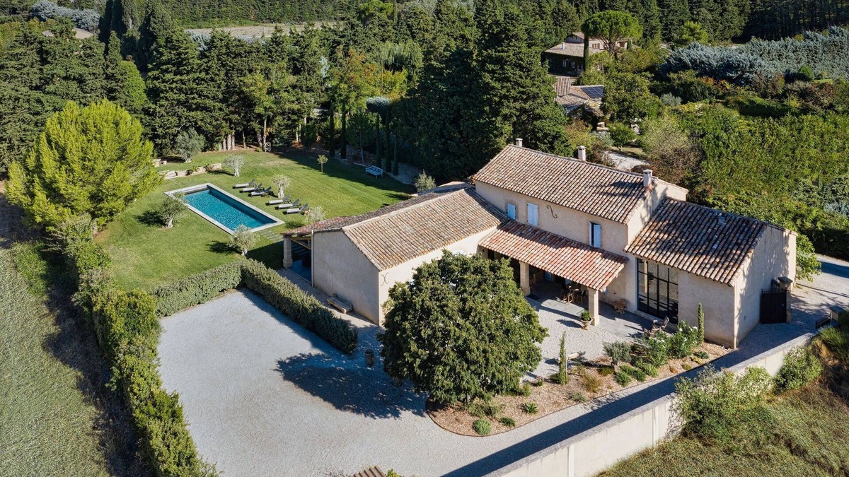 Cavaillon Villa | 5 bedroom villa with pool to rent near Cavaillon in Provence France