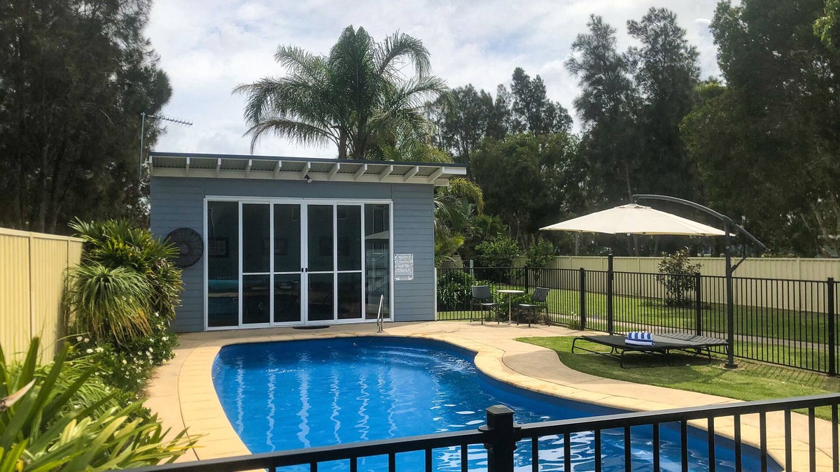 Sussex Inlet House | 5 Bedroom Waterfront House with Swimming Pool