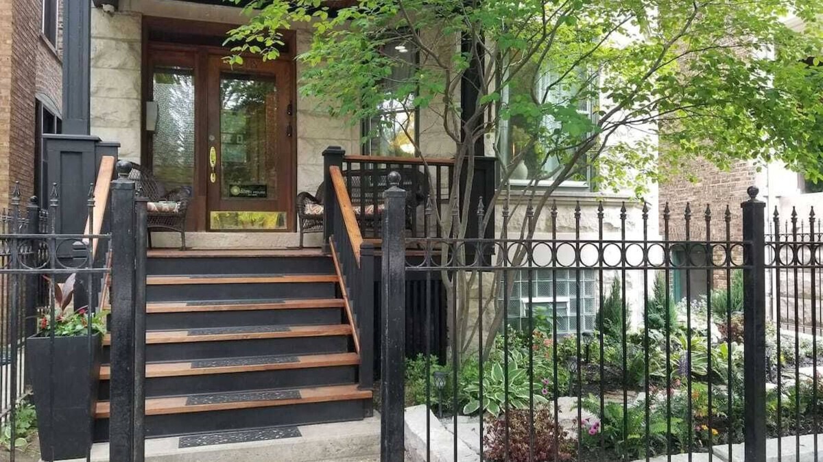Wrigleyville Apartment | 5 Bedroom Wrigleyville experience right by stadium