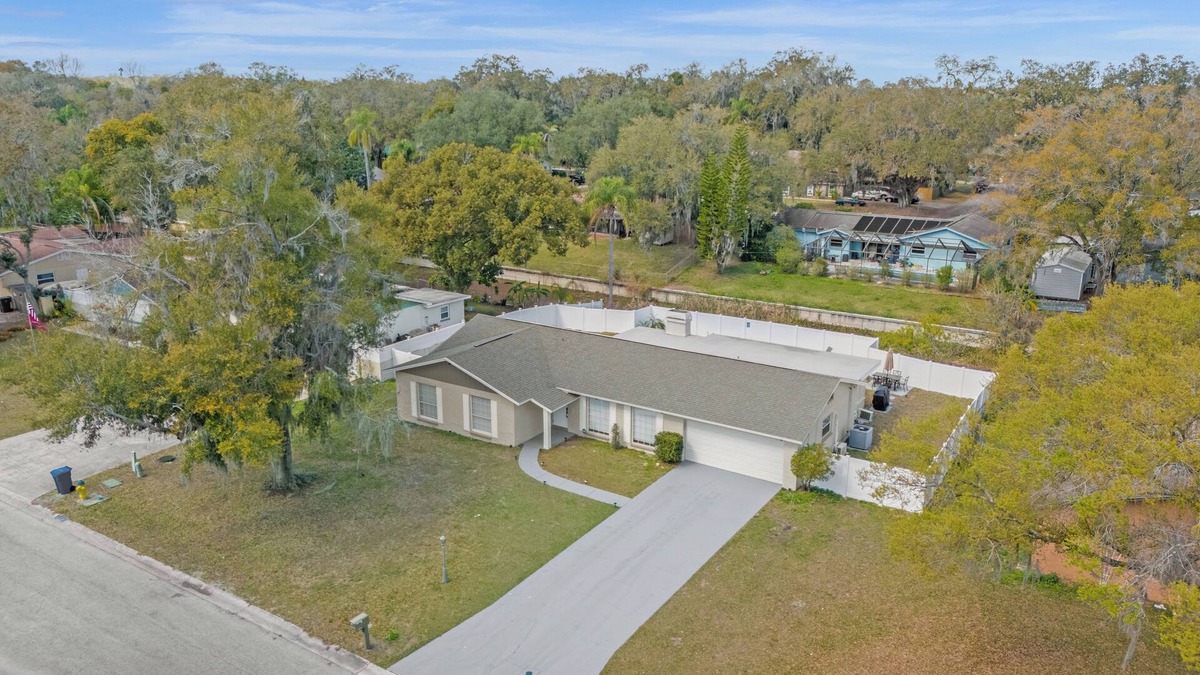 Brandon House | 5 bedrooms/2bathrooms Luxury amenities home- Pool, Ping pong table, Pool Tablenn