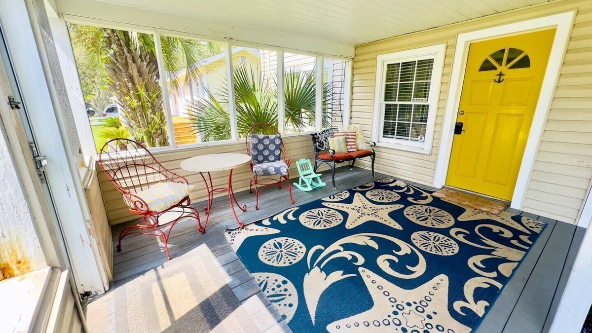 Crescent Beach House | 5 Bedrooms, 3-Minute Walk to the Beach!
