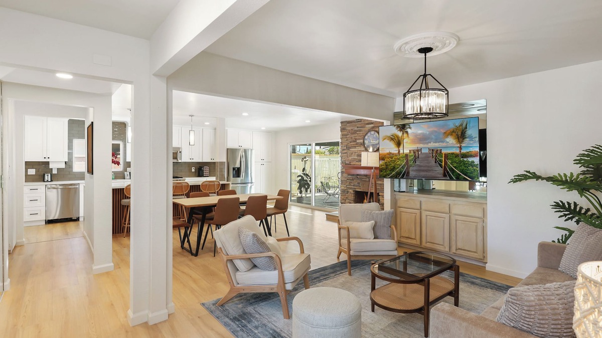 Buena Park House | 5 Bedrooms Remodeled Home Near Knott’s and Disneyland with Pool