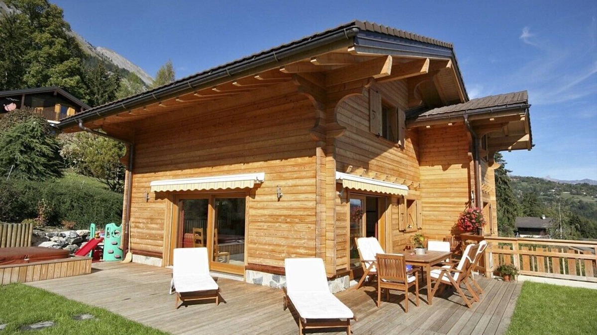 Chandolin-près-Savièse Ski Chalet | 5 bedrooms, spacious, outside jacuzzi, in the center of the Valais