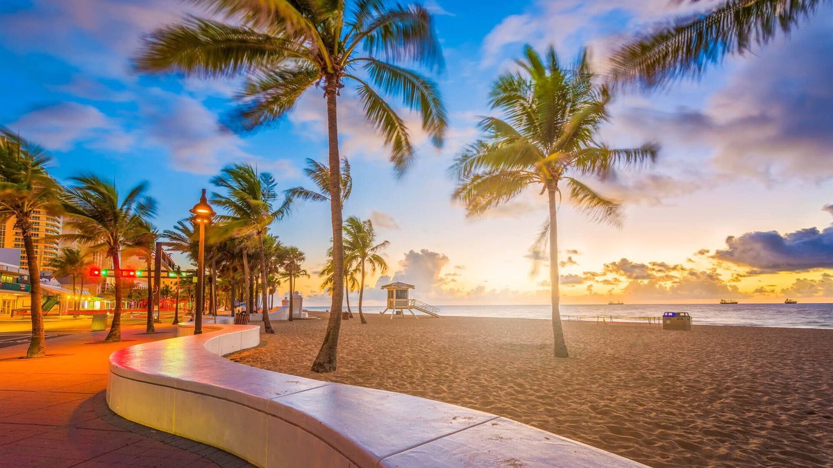 Coral Way House | 5 BEDS, 3br Stylish Home, 5 miles to Beach sleep 8