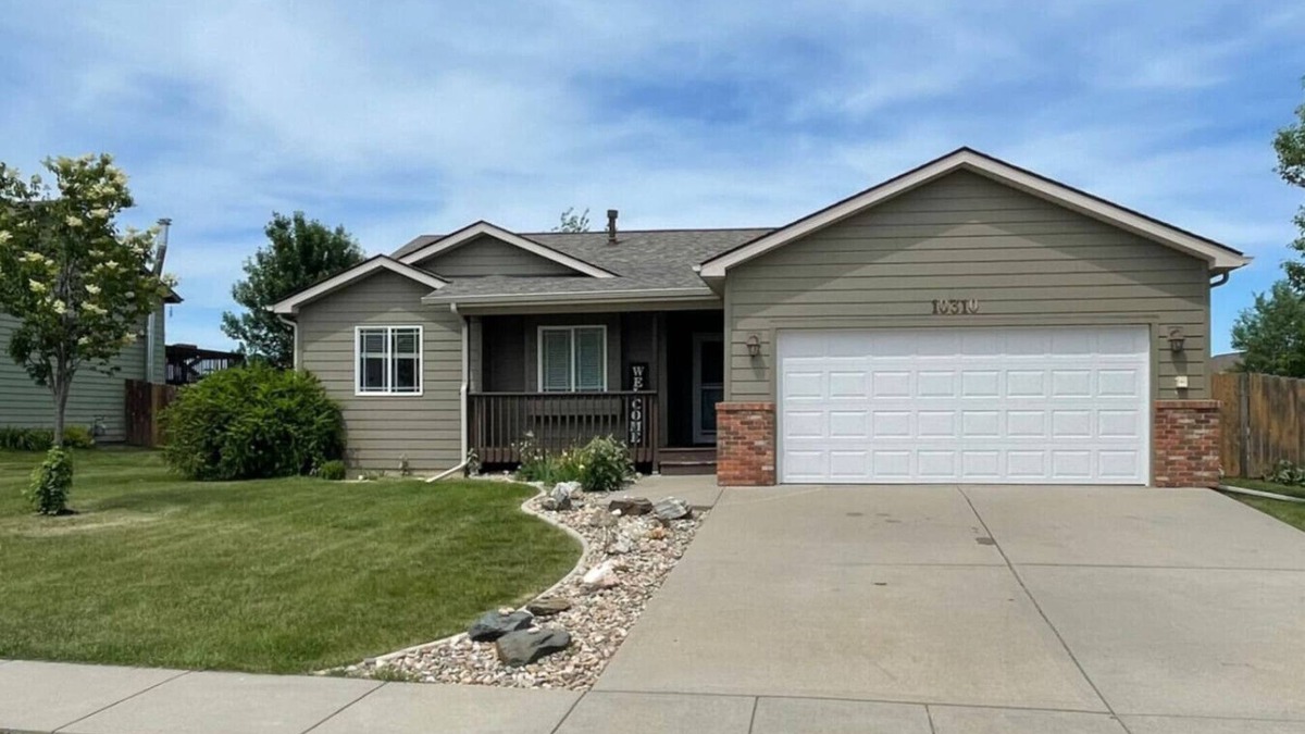 Summerset House | 5 Beds, Hot Tub, Fenced backyard