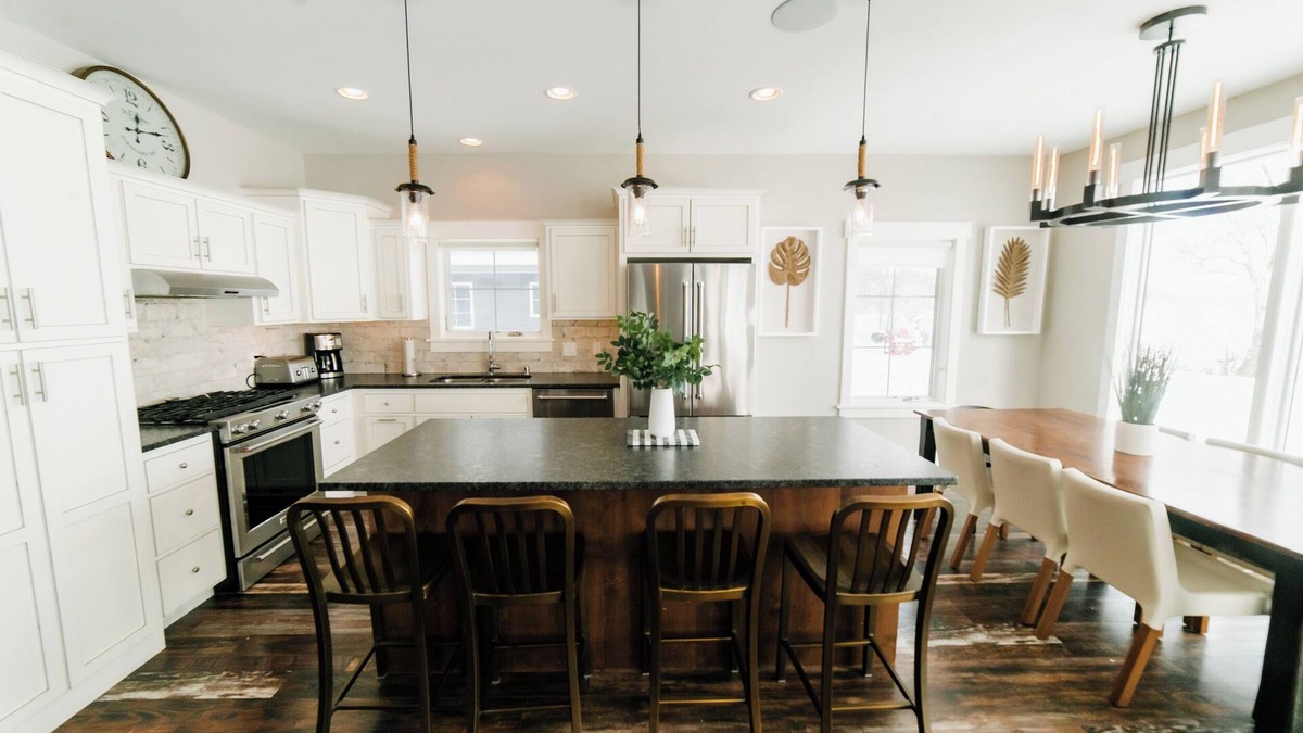 Nisswa Cottage | 5 BR Lake House on Shores of Beautiful Gull Lake - Families or Couples Getaway