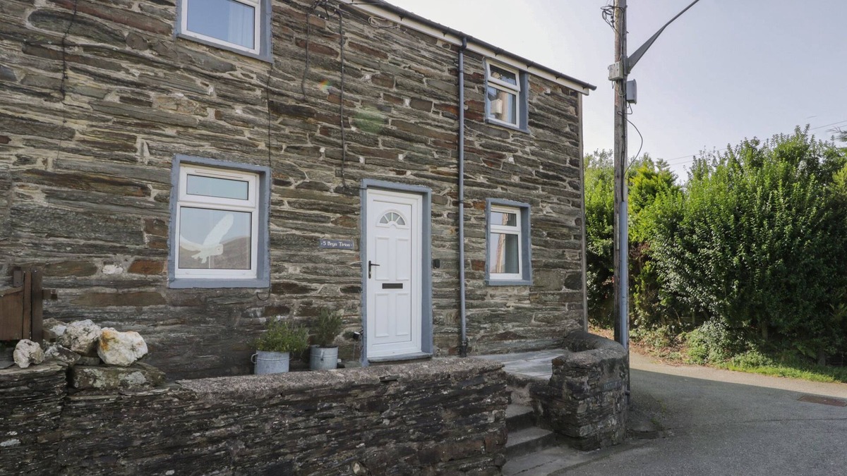 Ffestiniog Cottage | 5 BRYN TIRION, pet friendly, with open fire in Llan Ffestiniog