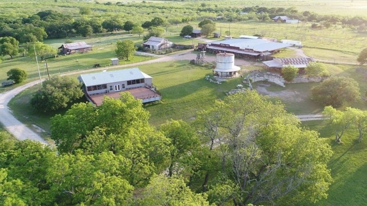 Fredericksburg Cabin | 5 cabins+2400 Sq ft Dance Hall!