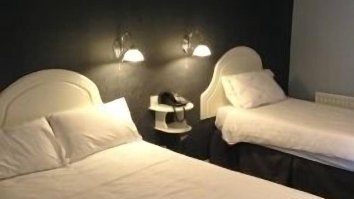 Ballyclare Hotel | 5 Corners Guest Inn