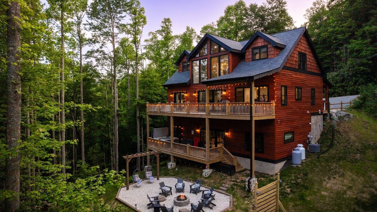 Boone Cabin | 5 Ensuites-Theater-HotTub-GameRoom-Boone 12min