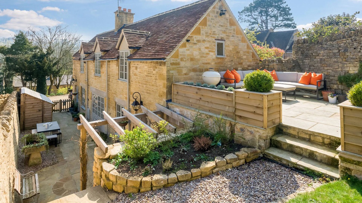 Blockley Cottage | 5* Gorgeous Stone Cottage in an Idyllic Picture Postcard Village. Parking/Garden
