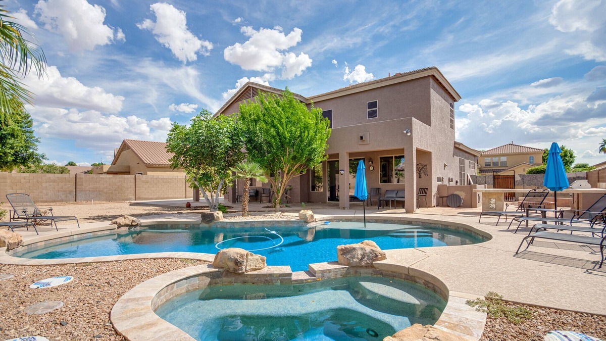 Augusta Ranch House | 5 King beds! Large home, sleeps 18 in beds! Outdoor pool and firepit!